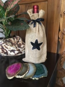 JUTE WINE BAG WITH STAR PATCH